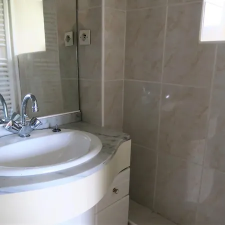 Au Centre De Et à 500m De La - Ref 665 Appartement