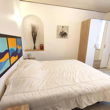 Appartement Au Centre De Et à 500m De La - Ref 665